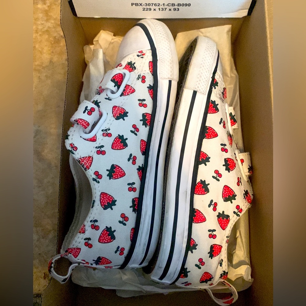 Strawberry Converse